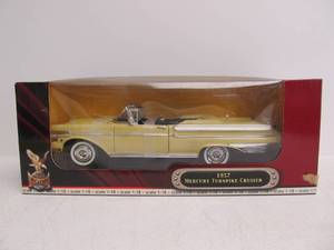 lot 19 image: Road Signature Diecast Metal 1957 Mercury Turnpike Cruiser