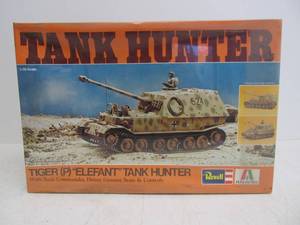 lot 36 image: Vintage Revell German Tiger (P) Elefant Tank Hunter