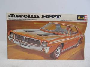 lot 44 image: Vintage Revell AMC Javelin SST