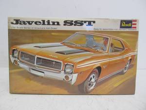 lot 45 image: Vintage Revell AMC Javelin SST
