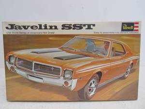 lot 47 image: Vintage Revell AMC Javelin SST