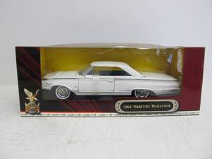 lot 73 image: Road Signature Diecast Metal 1964 Mercury Marauder