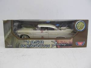 lot 74 image: Motor Max Diecast Metal 1958 Plymouth Fury