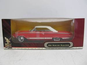 lot 78 image: Road Signature Diecast Metal 1964 Mercury Marauder - Red