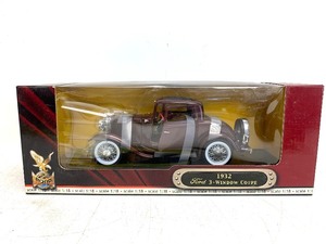 lot 80 image: Road Signature Diecast Metal 1932 Ford 3-Window Coupe