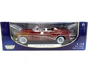 lot 75 image: Motor Max Diecast Metal 1953 Buick Skylark Convertible