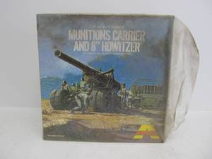 lot 86 image: Vintage Aurora US Army Munitions Carrier & 8 Howitzer