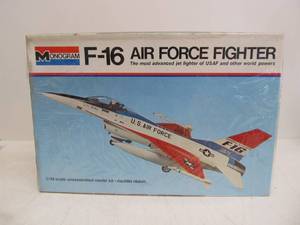 lot 101 image: Vintage Monogram F-16 Air Force Fighter
