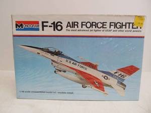 lot 103 image: Vintage Monogram F-16 Air Force Fighter