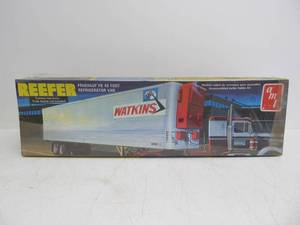 lot 121 image: Larger Vintage AMT Watkins Reefer Semi Trailer 