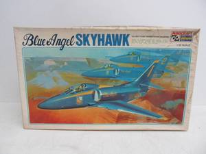 lot 152 image: Vintage Hasegawa Minicraft BLUE ANGEL Skyhawk