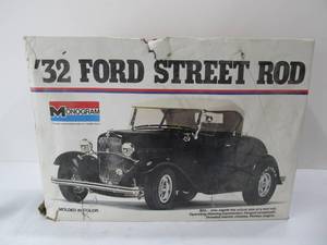 lot 212 image: Vintage Monogram 1932 Ford Street Rod