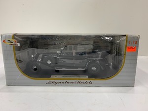 lot 242 image: Signature Models Diecast Metal 1938 Mercedes Benz 770K Pullman