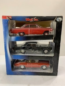 lot 251 image: Maisto 3-Car Diecast Metal Chevy Set