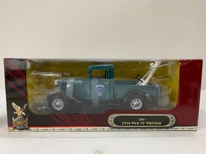 lot 261 image: Road Signature Diecast Metal 1934 Ford Pickup Wrecker