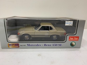 lot 276 image: Sun Star Diecast Metal Mercedes-Benz 350SL