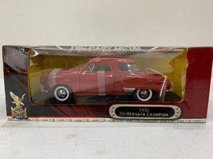 lot 286 image: Road Signature Diecast Metal 1950 Studebaker Champion