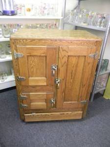 lot 3 image: ANTIQUEVINTAGE OAK ICE CHEST - NICE - VERY COOL OLD PIECE - APPROX 40H BY 31W BY 18D - SEE PICTURES