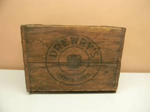 lot 17 image: VINTAGE WOODEN DREWRYS SINCE 1860 BEER CRATE - VERY COOL - SEE PICTURES