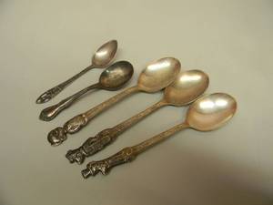 lot 21 image: VINTAGE SPOON COLLECTION - DENNIS THE MENACE, HUCKLEBERRY HOUND, YOGI BEAR, YELLOWSTONE PARK & WM. A ROGERS ONEIDA SPOON - NICE SET - SEE PICTURES