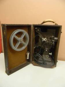 lot 42 image: VINTAGE KEYSTONE PROJECTOR 16MM MODEL A-74 - VERY COOL PIECE - WITH CASE - SEE PICTURES