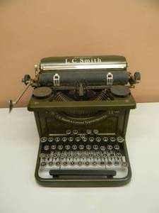 lot 47 image: VINTAGE 1920s L.C. Smith & Corona Manual Typewriter - GREAT PIECE - SEE PICTURES