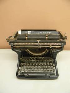 lot 48 image: Vintage Underwood Manual Typewriter - SEE PICTURES
