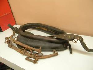 lot 49 image: AntiqueVintage Leather Horse Collar Harness - COOL PIECE - SEE PICTURES