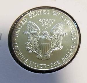 1989 AMERICAN SILVER EAGLE 1 TROY OZ. .999 FINE SILVER DOLLAR