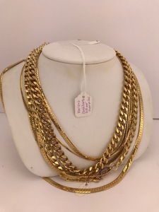 lot 16 image: 7 NecklacesChains  Display