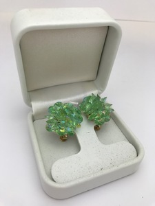 lot 51 image: Vintage Earrings - Clip-on #1