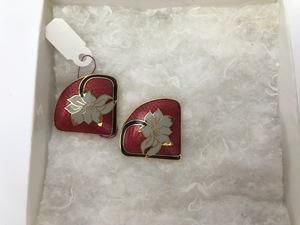 lot 55 image: Vintage Earrings - Clip-on #3