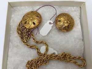 lot 59 image: Vintage&nbspNecklace & Clip-on Earring Matching Set #1