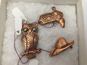 lot 60 image: Vintage&nbspBroaches (Lot of 3)