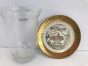 lot 92 image: Euroline Polish Blown Glass Candle Holder & Collectable South Dakota Plate