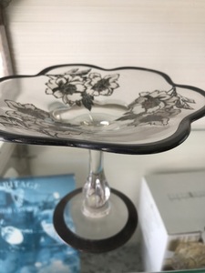 lot 103 image: Beautiful Glass Serving Stand With Black Flower Accent