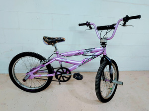 lot 503 image: Girls Mongoose BMX Bike