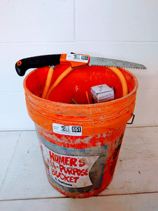 lot 551 image: 5 Gallon Bucket of Assorted Nails