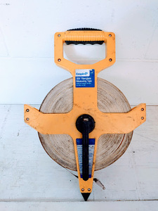lot 565 image: Empire 300 Fiberglass Measuring Tape