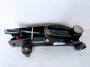 lot 569 image: HUSKY Floor Jack (no handle)