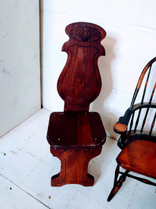 lot 588 image: Box of Dollhouse Chairs