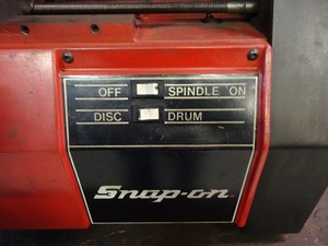 lot 1 image: Snap-On model 102 YA 282 combo Drum & Rotor Brake Lathe
