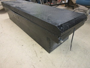 lot 510 image: HUSKY CROSSBED TRUCK TOOL BOX