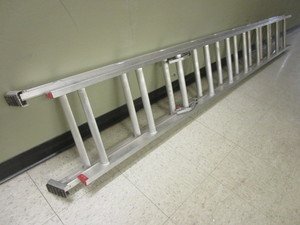 lot 513 image: WERNER 20 EXTENSION LADDER