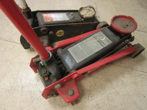 lot 520 image: BIG RED JACKS PRO SERIES 3-TON FLOOR JACK, OMEGA SERVICE JACK
