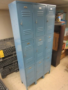 lot 526 image: LOCKER UNIT