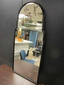 lot 542 image: WALL MIRROR WITH DECORATIVE EASTERN-STYLE PAINTING