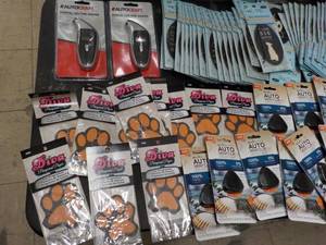 lot 17 image: Digital LED Tire Gauge, And Auto Ai...