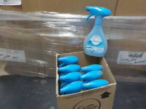 lot 33 image: Case of 8 - 16.9 oz Bottles Auto Fe...
