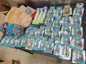 lot 62 image: Lamb Wool Mits, Scrubby Balls, Oziu...